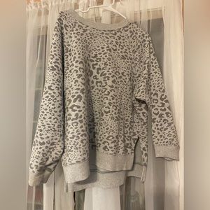 American Eagle Sweatshirt Cheetah print